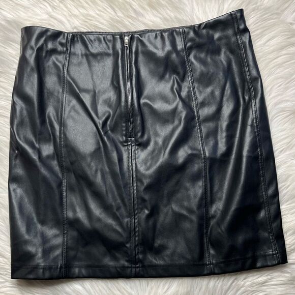 Altar'd state Faux Leather Mini Skirt Black Size Large - Picture 3 of 3